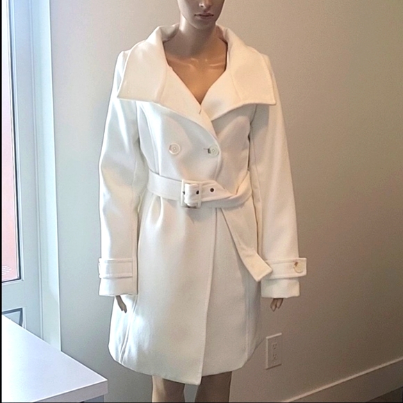 le chateau Jacket - Picture 2 of 6